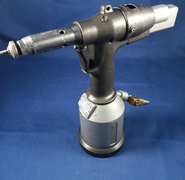 Rivettatrice oleopneumatica per inserti filettati Specialinsert A22/2000