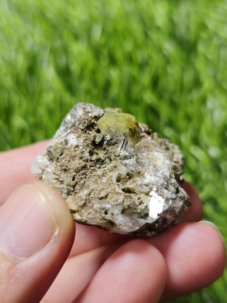 25 Gram Sphene Specimen From Pakistan