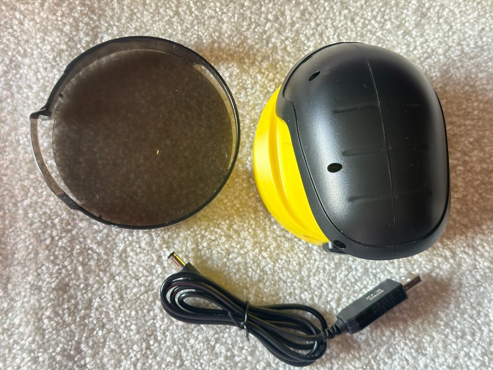 Electric Snow Scraper For Windows and Windshields / Rechargeable