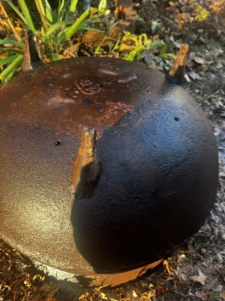 Antique 15gallon Cast Iron Tripod Cauldron