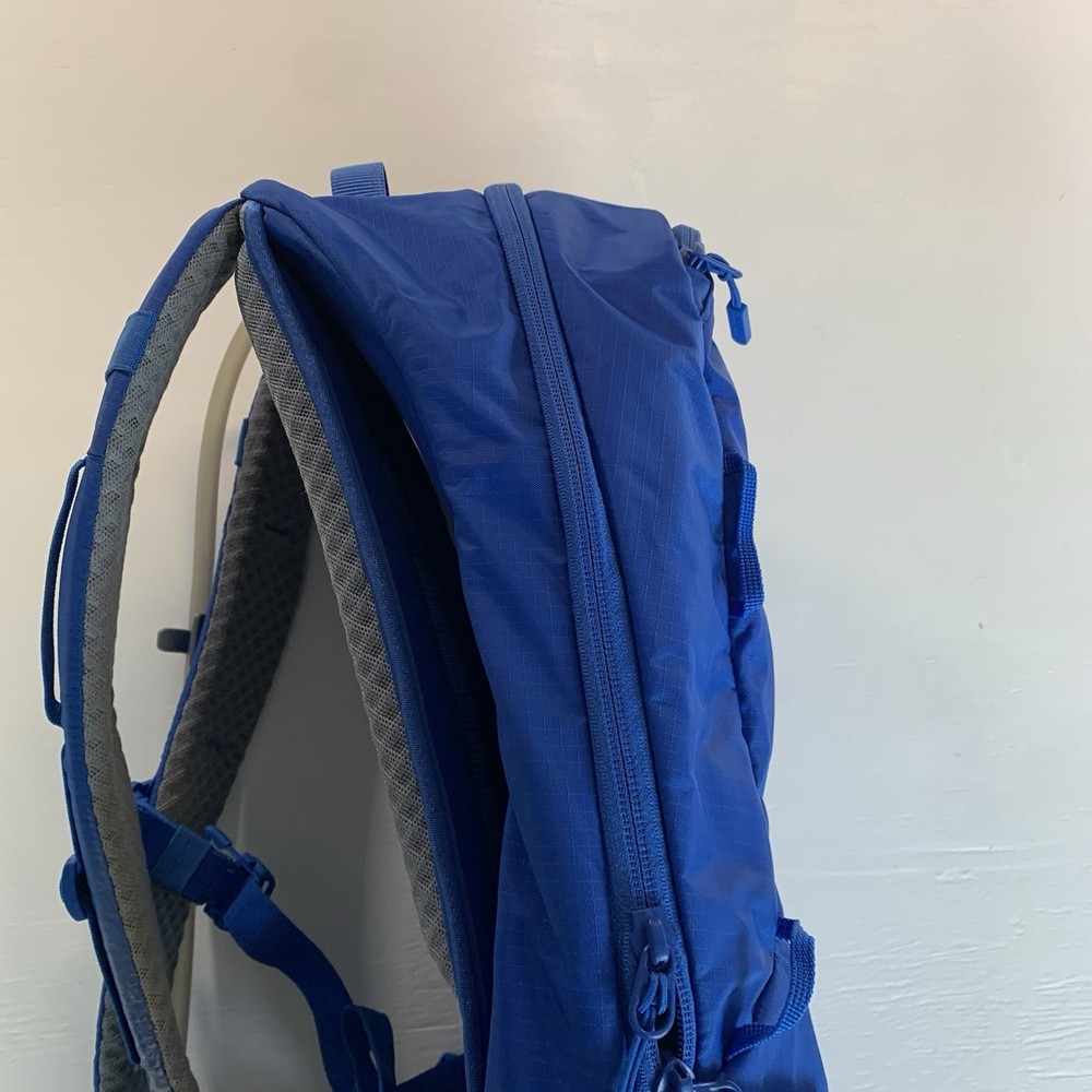 Hydro Flask Down Shift Backpack -14 Liter Water Pocket Hydration Pack Blue