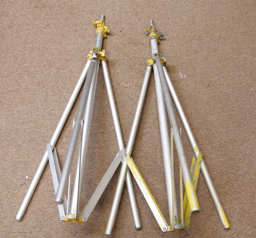 2pcs Lowel 9' Light Stands