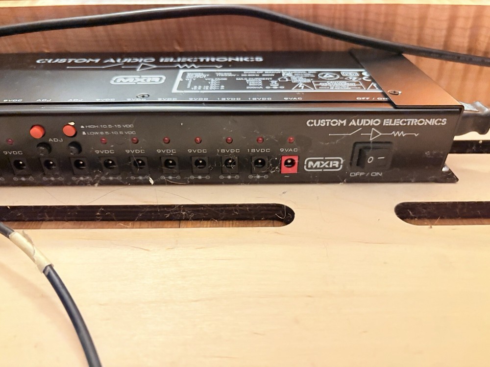 Custom 16 power channel pedal board