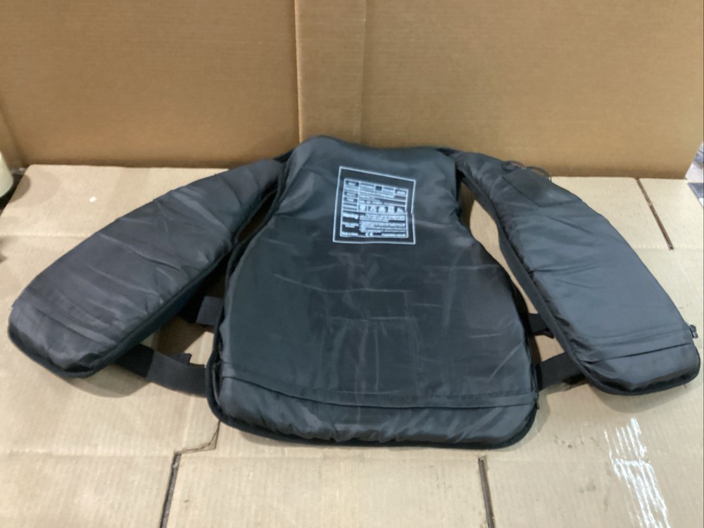 HAOYUANXING Medium Sized Life Jacket ( Pre - Owned / Missing Safety Straddle )