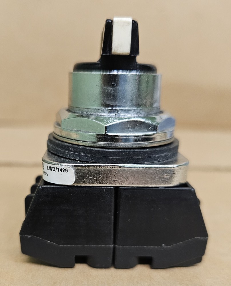 Siemens 52SA2BDBK2 Short Lever Spring Return Selector Switch Operator