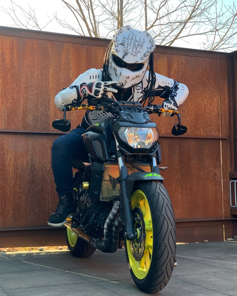 TOP PREDATOR MOTORCYCLE HELMET FIRE STYLE (DOT & ECE CERTIFIED). White, Medium