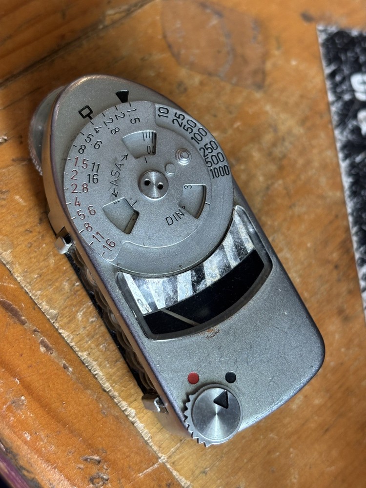 Leica MC Meter , working! Reacting to light.