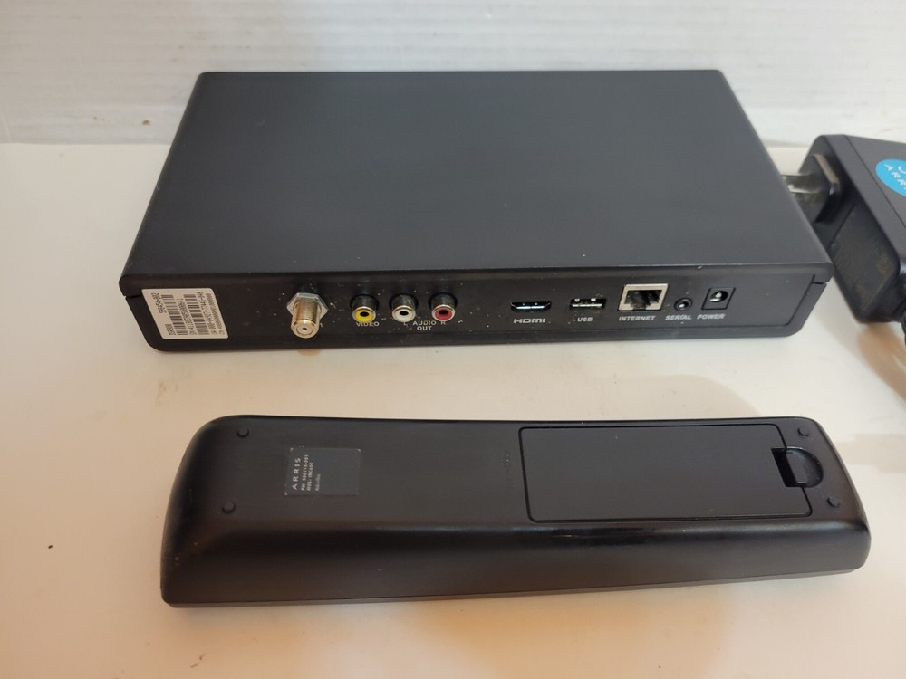 Shaw Direct HDDSR 800 Satellite Receiver With Remote and AC Adapter