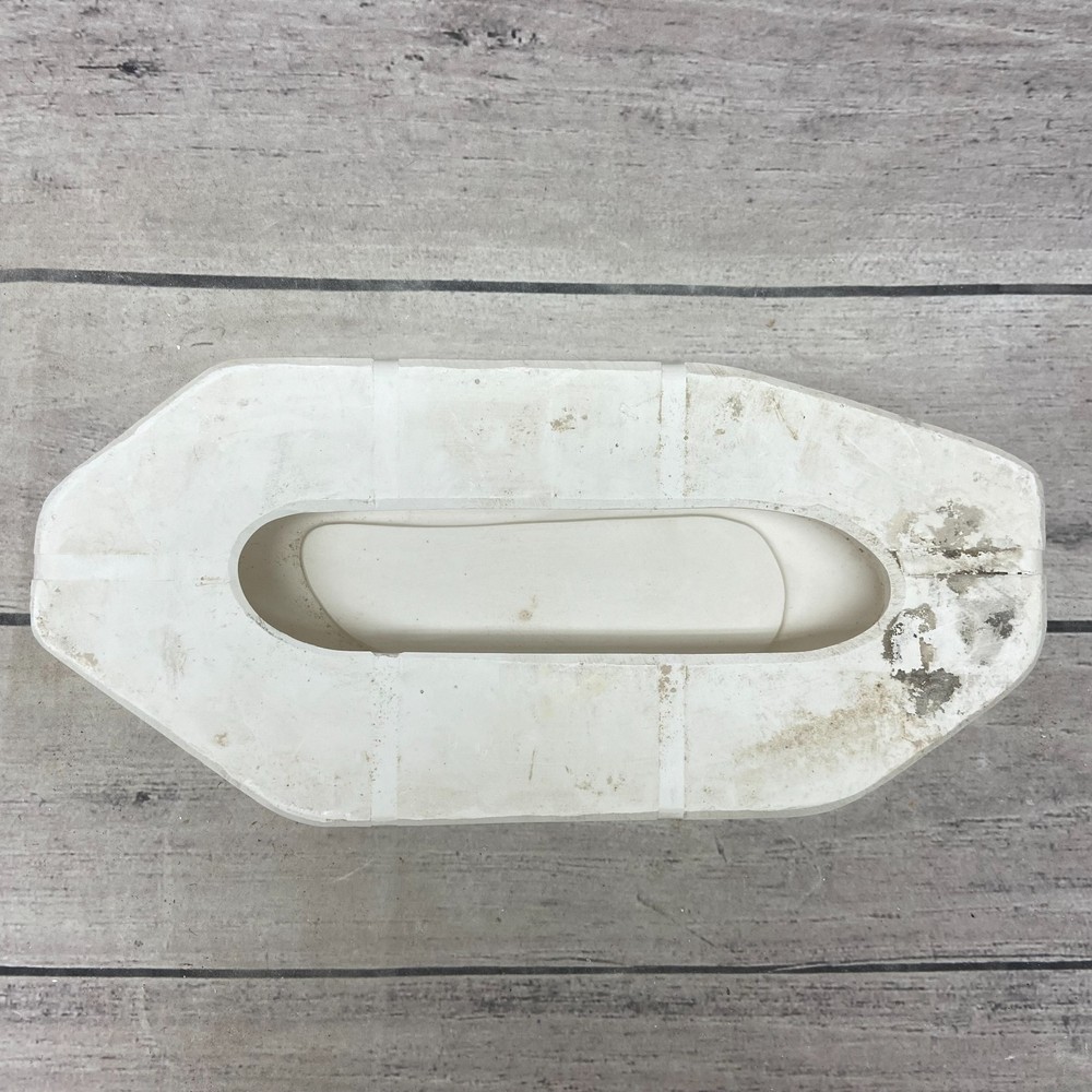 Vintage 1987 Gator Mold Co Ceramic Casting Mold Oval-Shaped Base #433-B