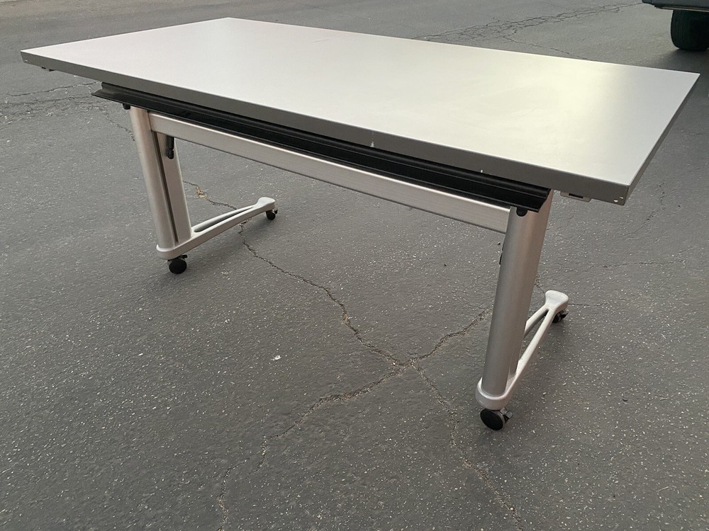 Vintage Knolll Flip Top Executive Desk Computer Training Table
