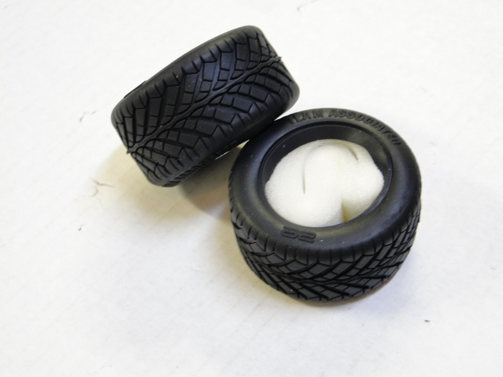 NEW ASSOCIATED RC10DS Tires Front +Foams AG23
