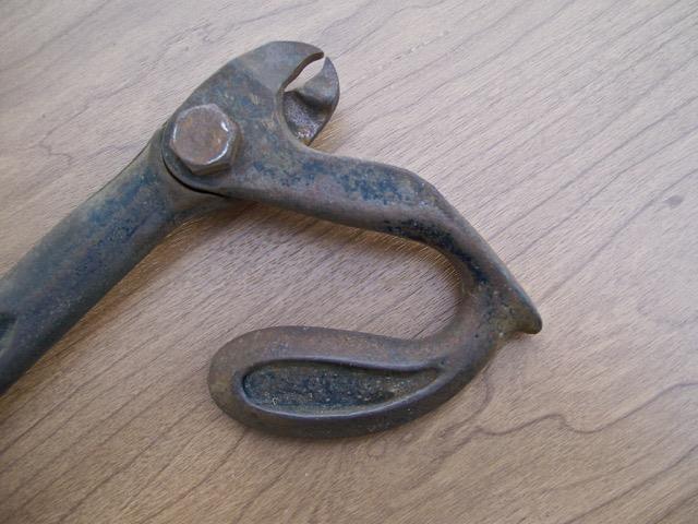OLD CAST IRON CYCLOPS NAIL PULLER UNION HARDWARE CO. CONN.