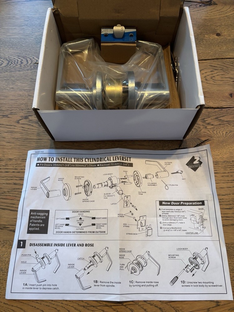 Universal Hardware Commercial