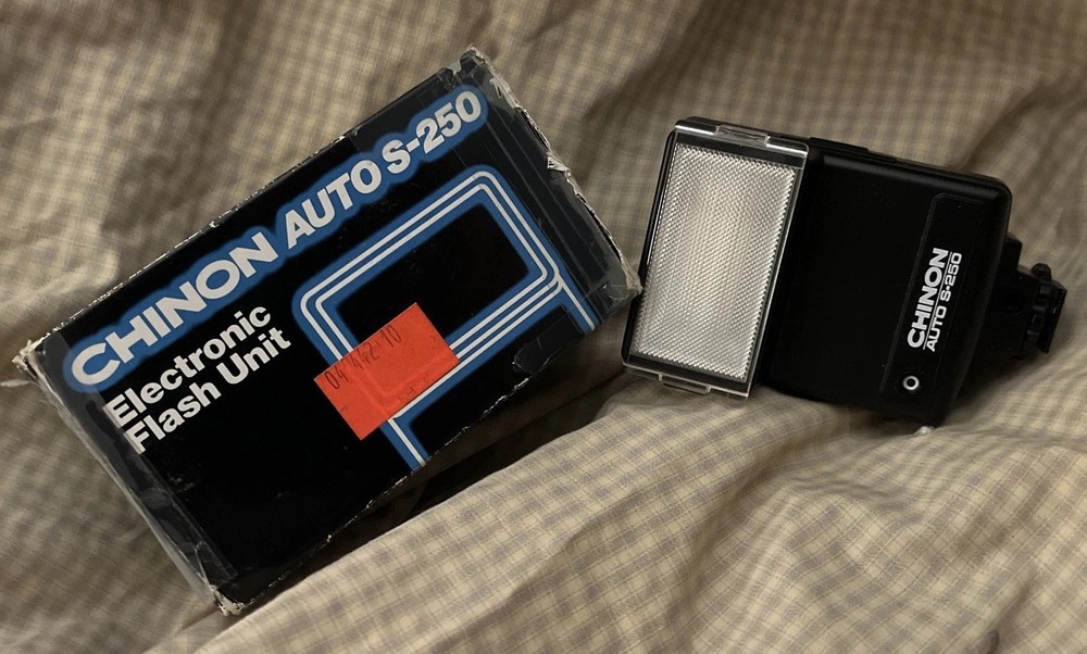 Chinon Auto S-250 Electric Flash Unit ￼