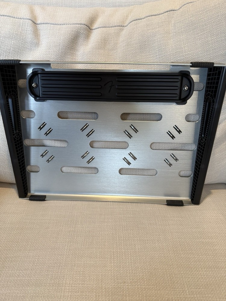 Fender Pedal Board Medium With Case Excellent Condition