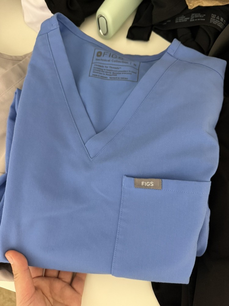 Figs Women's Technical Collection Scrub Set Medium