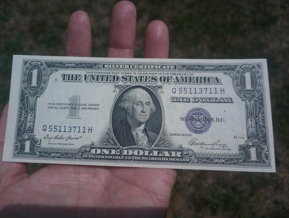 1935 One Dollar Bill Series E Very Good Condition