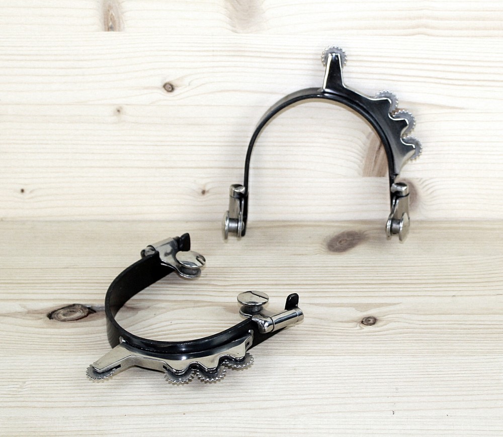 WESTERN BARREL SPURS WITH HORIZONTAL WHEELS