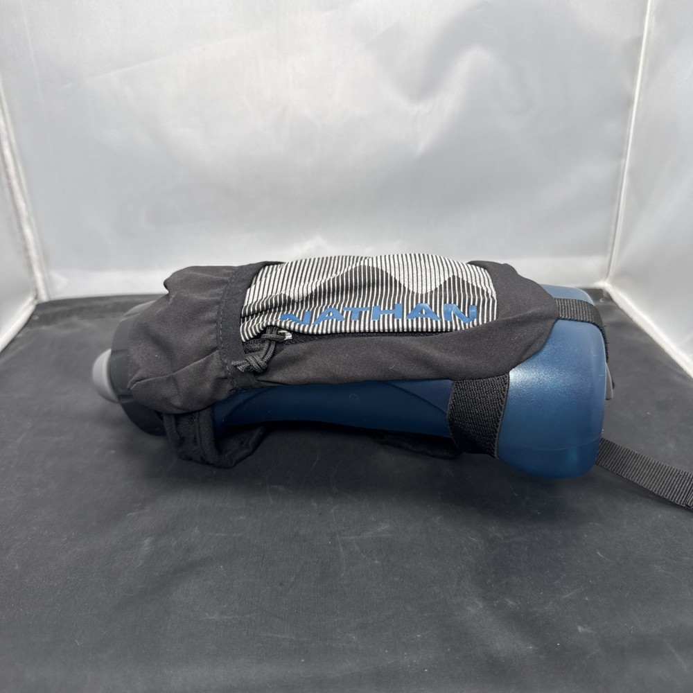 Nathan QuickSqueeze Handheld Running Bottle Black/blue Large