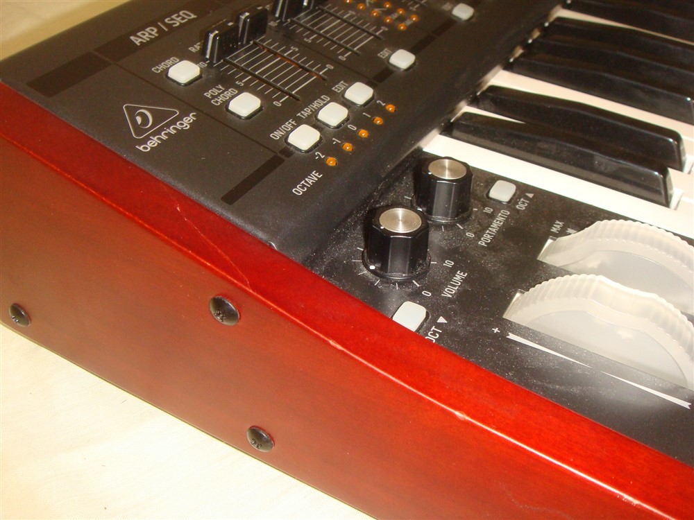 BEHRINGER DEEPMIND12 TRUE ANALOG 12-VOICE 49 KEY POLYPHONIC SYNTH -4 FX ENGINES