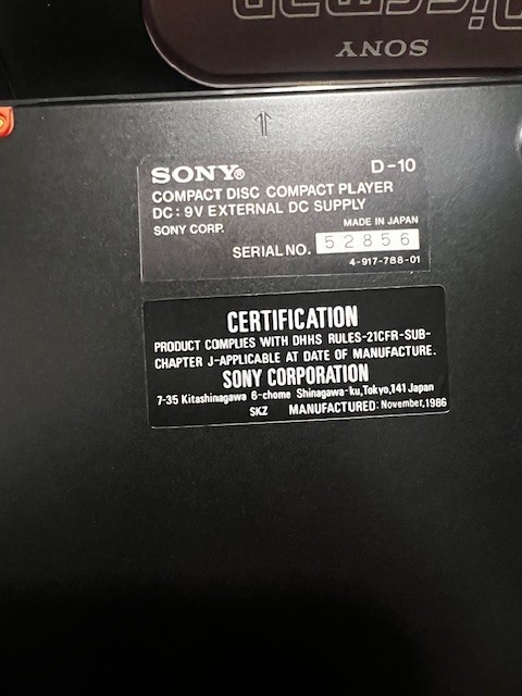 2 Different Sony DISCMAN - D10 bp100 & Sony D25 Discman