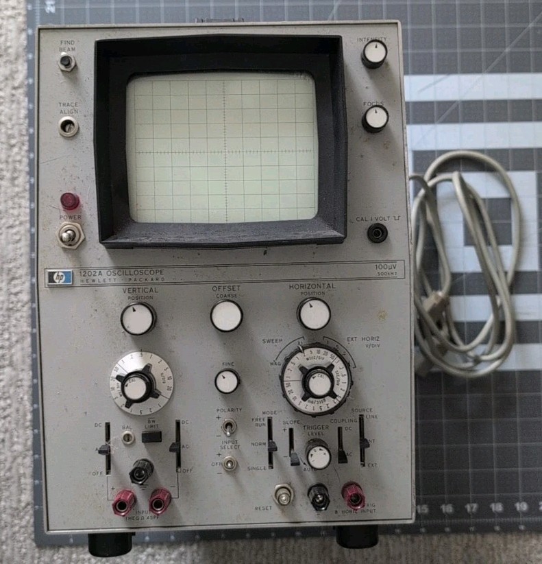 HP Hewlett Packard 1202A OSCILLOSCOPE (powers on *BUT READ DESCRIPTION*) #ENGR