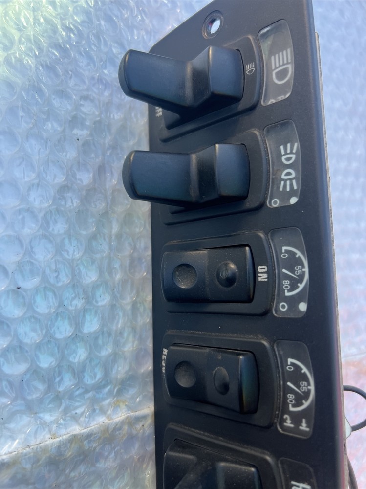 Kenworth T200 Dashboard 9 Switch Control Panel  Genuine W/plugs. S64-1004-9