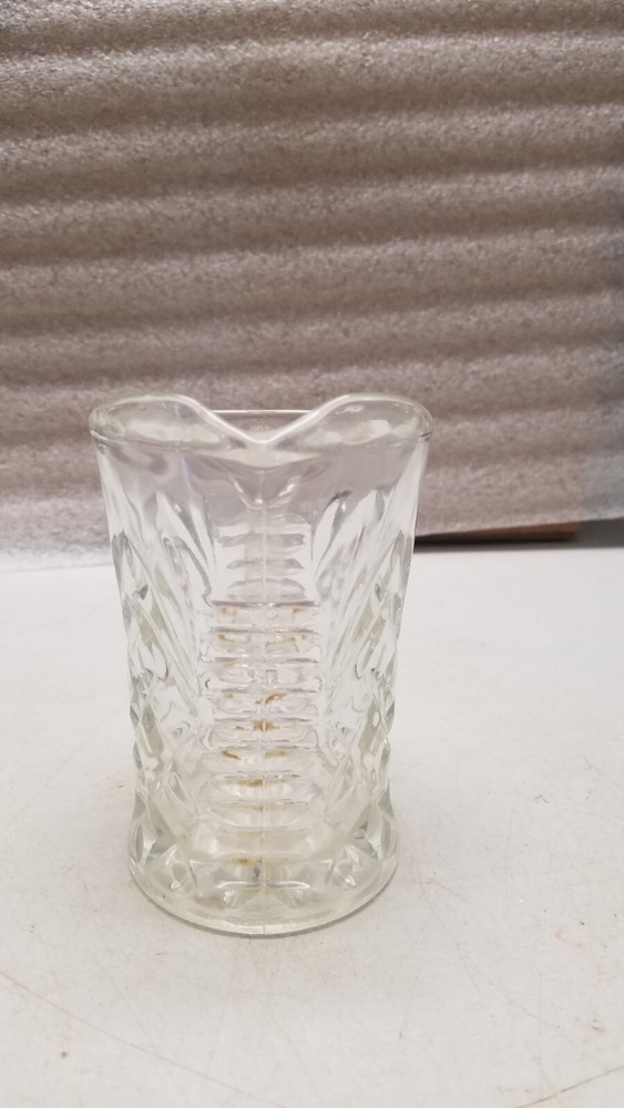 Diamond Design Ripped Clear Glass 2 Cup Pitcher (M)