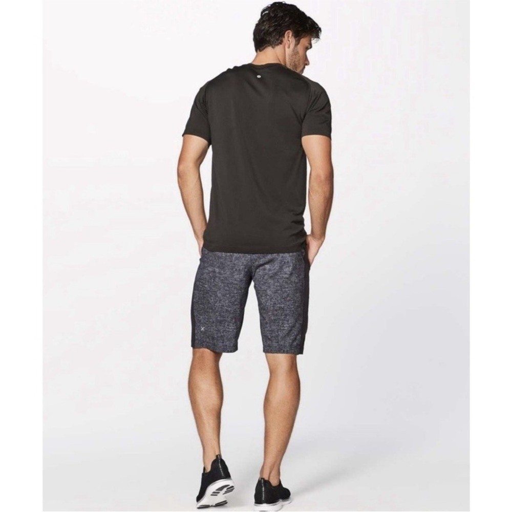 Lululemon T.H.E. Short Linerless 11" Size Small