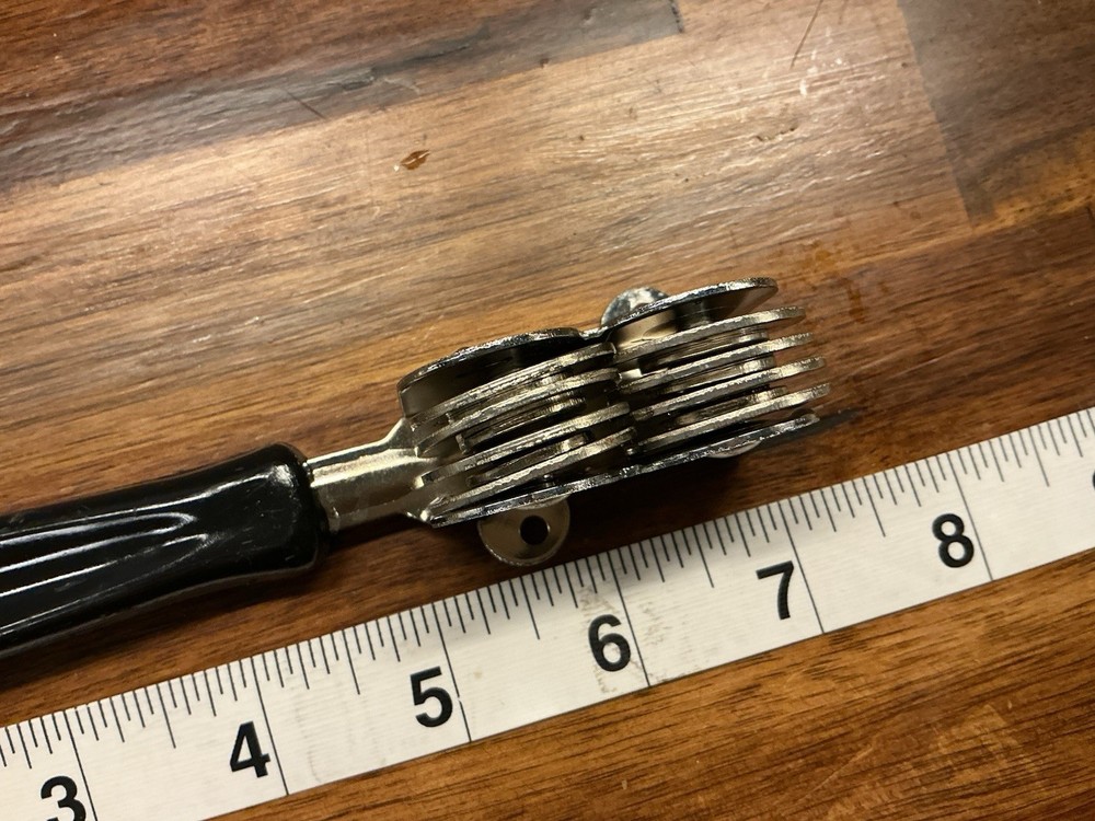 VINTAGE EKCO PULL-THROUGH KNIFE SHARPENER BLACK PLASTIC HANDLE