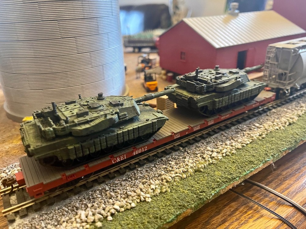 2 HO Scale M1A2 Abrams Army Tank | Hand Painted