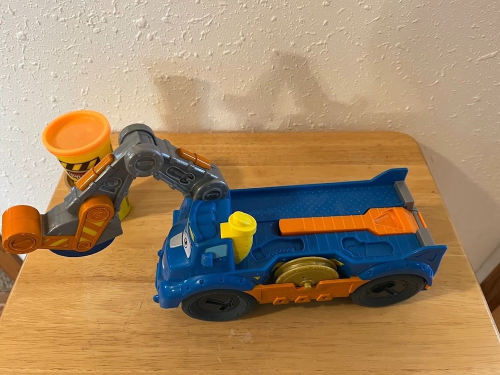 Play-Doh Diggin' Rigs Buzzsaw Truck, 2013