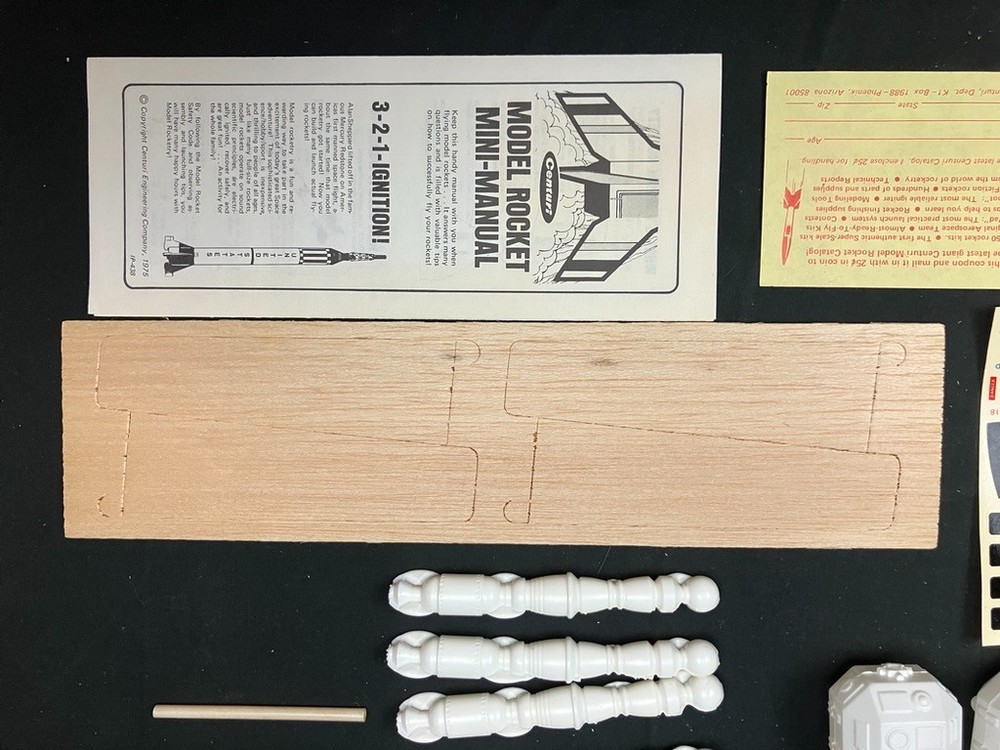 Centuri Space 1999 Eagle Transporter Flying Model Rocket Kit - Open - Complete