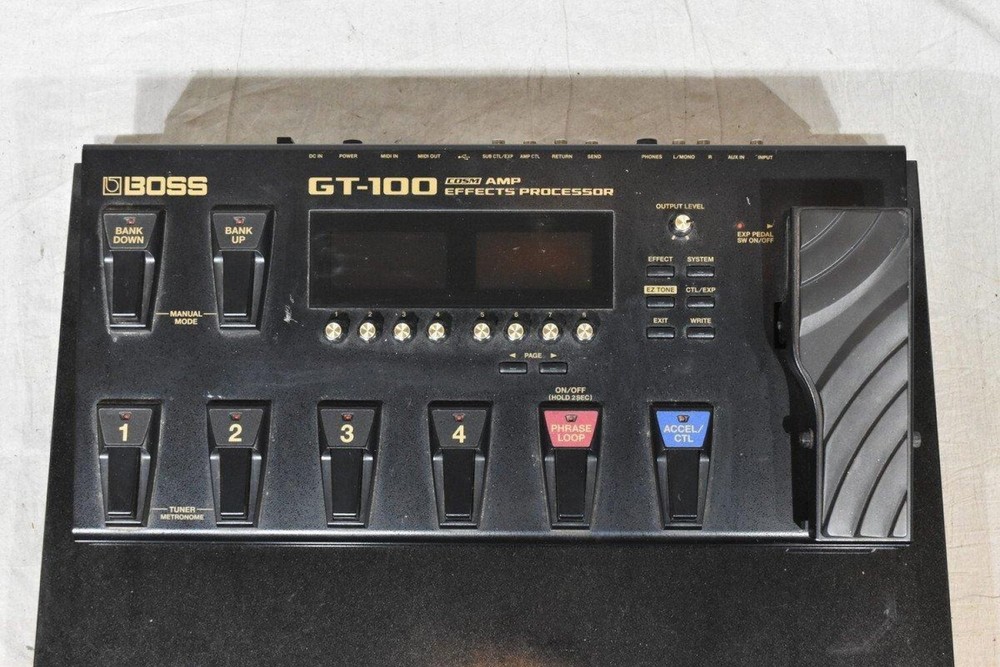 BOSS GT-100 Multi-Effects Guitar Effect Pedal used
