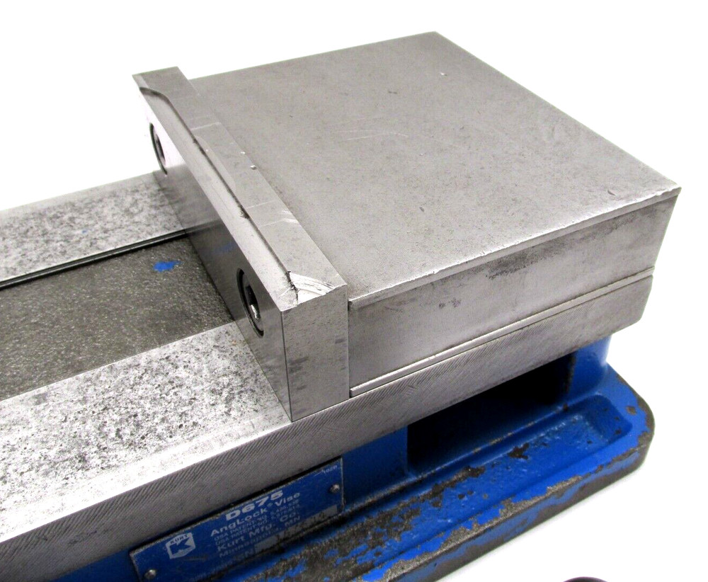 KURT ANGLOCK 6" MILLING MACHINE VISE w/ JAWS & HANDLE - #D675
