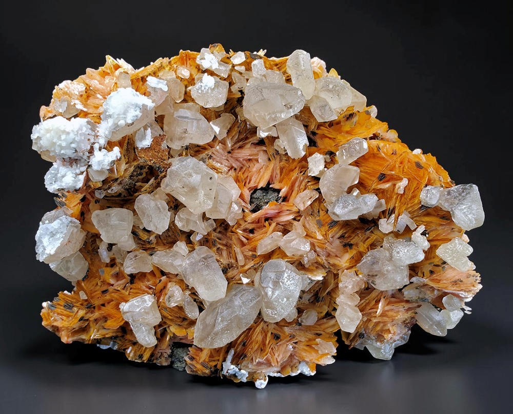 EXTRAORDINARY BARITE CRYSTAL CLUSTER WITH CERUSSITE