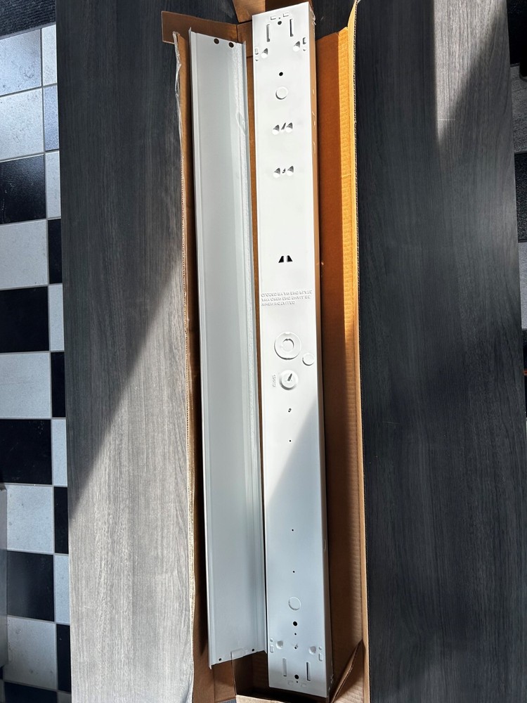 fluorescent luminaire E-19158 120V