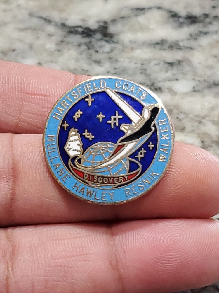 OBSOLETE NASA Space Shuttle Discovery Maiden Flight 1984 Pin