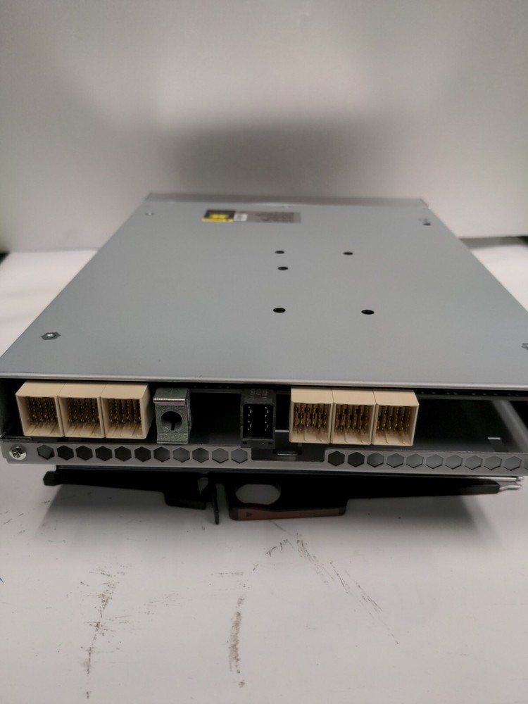 - 2x NetApp IOM3 111-00569+A0 isk Array Controller Modules