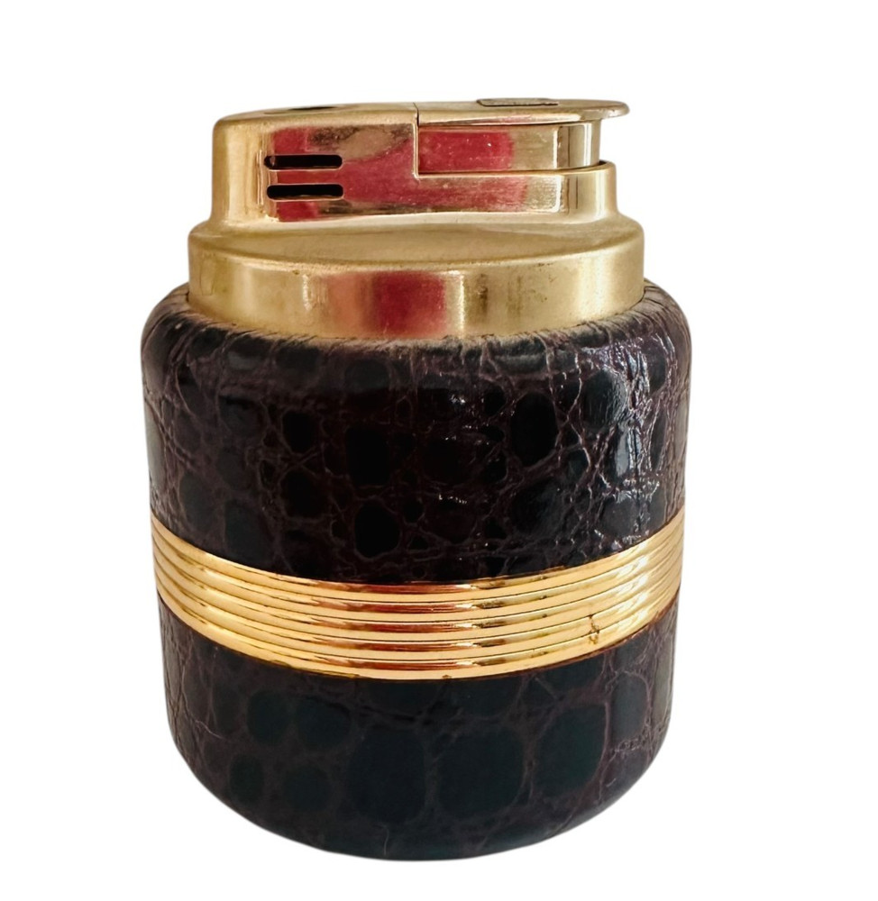 vtg table  Lighter 50's w lion crest