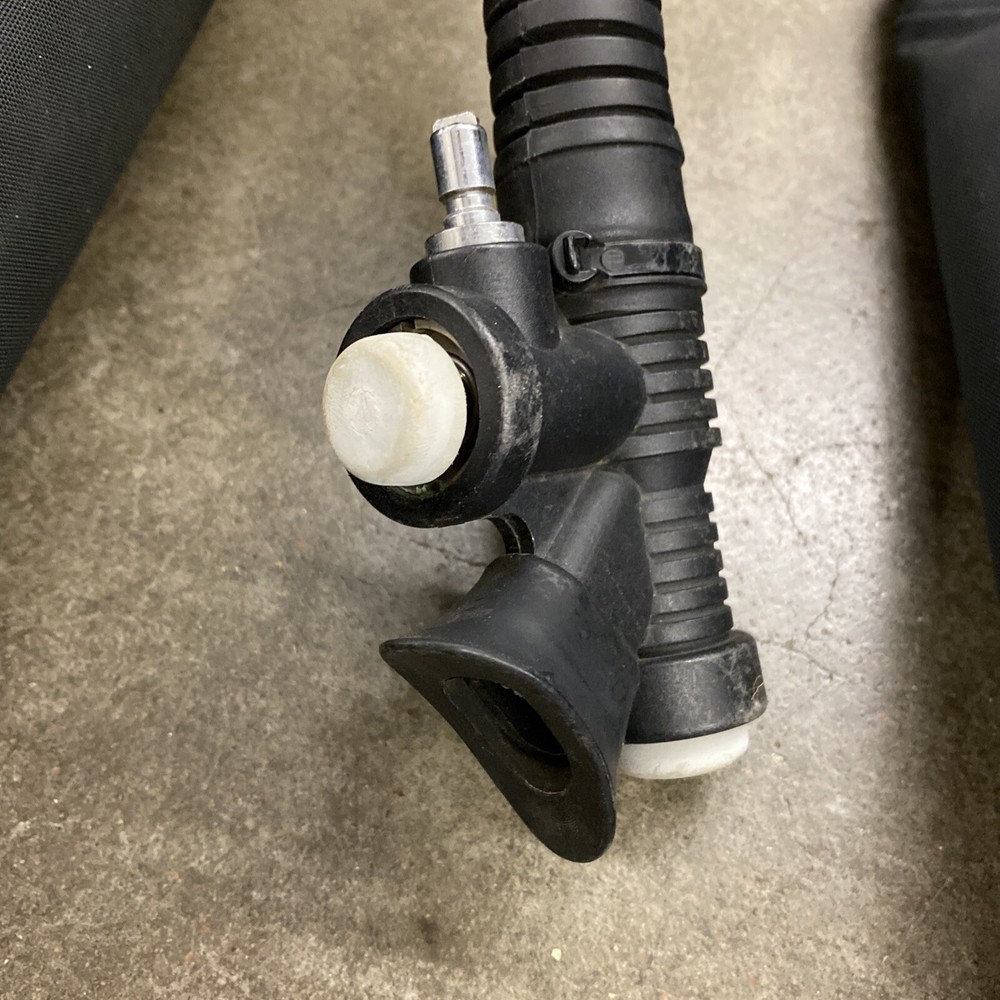 Cavalero Aqua Lung Divers Vest Size Medium (Pair)