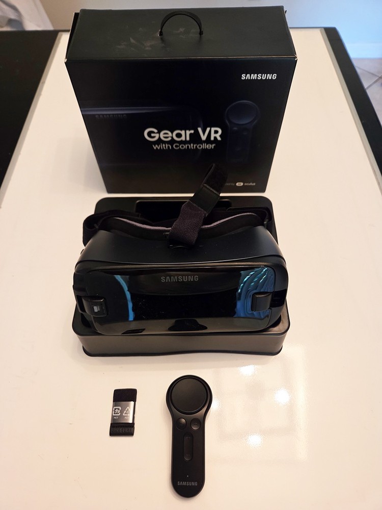 Samsung SMR324 Gear VR with Controller - Black