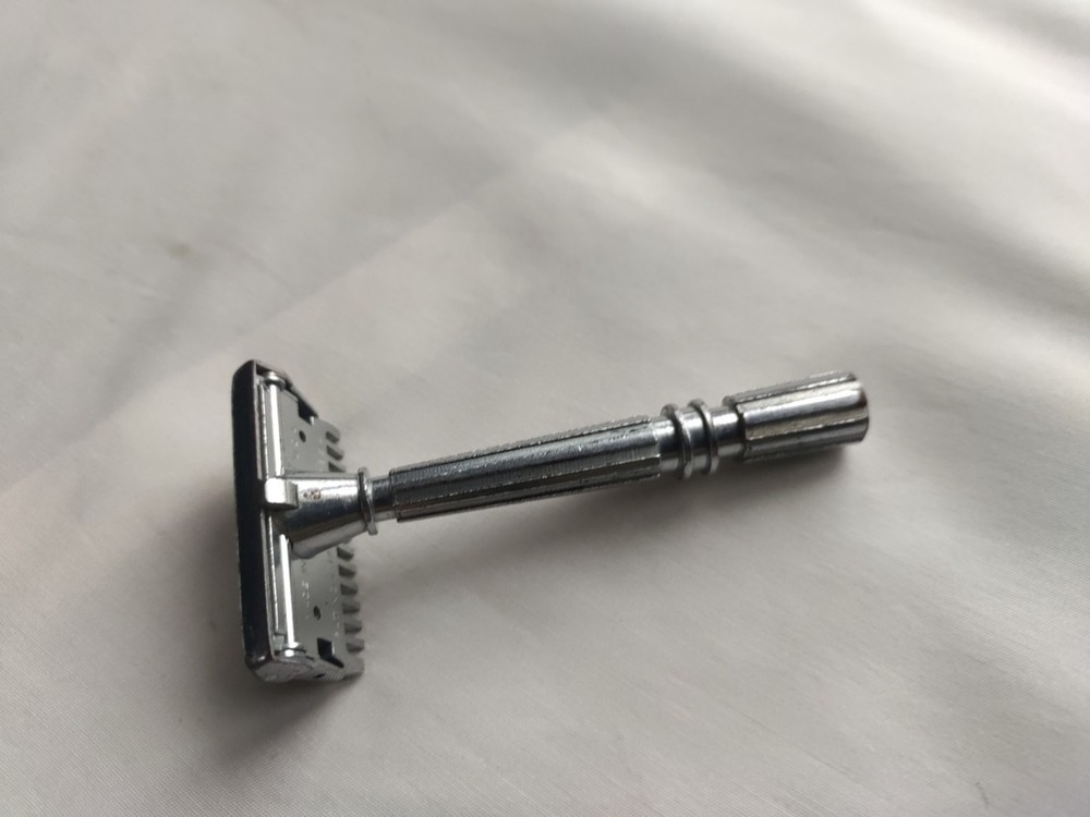 Gem Micromatic Open Comb Type Silver Tone SE Safety Razor
