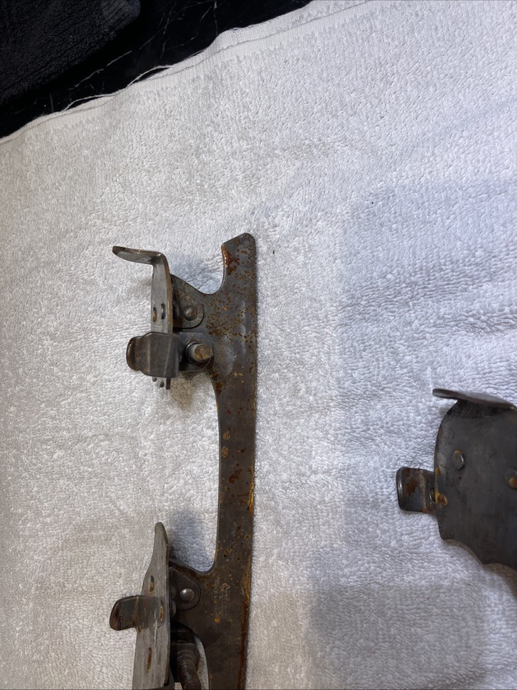 ANTIQUE CLAMP ON ICE SKATES