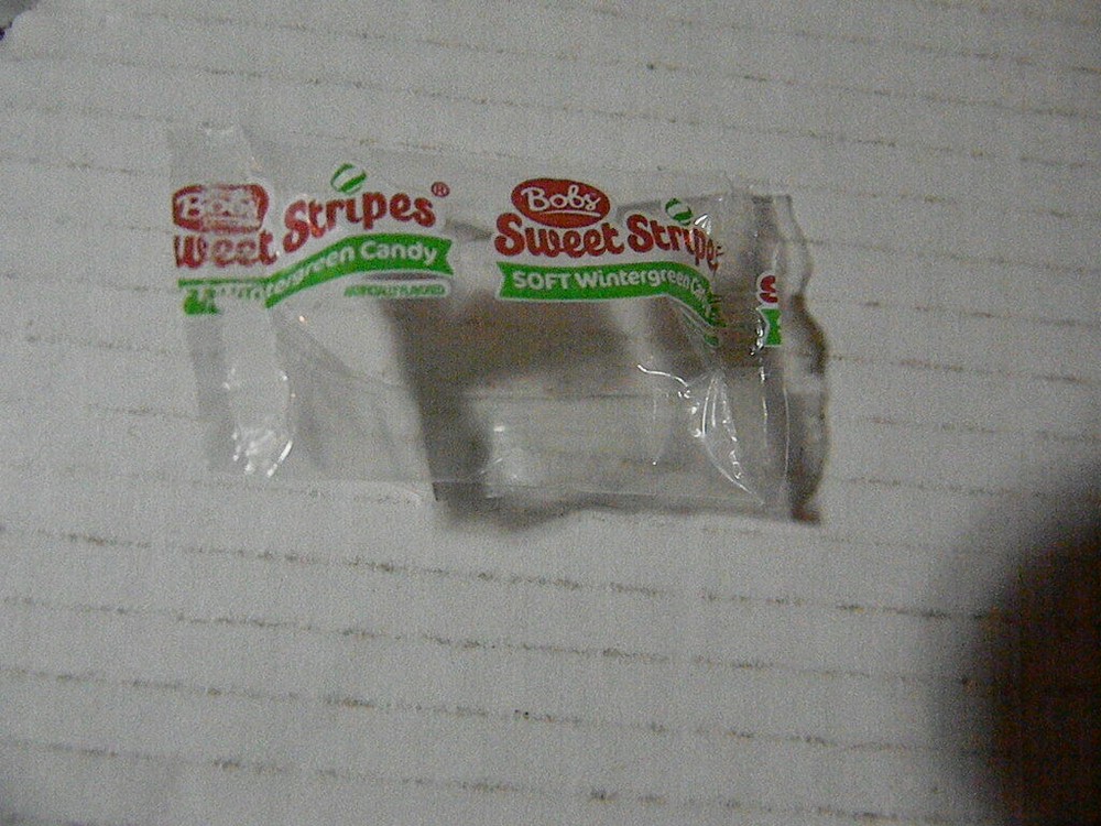 1 BOB'S SWEET STRIPES SOFT WINTERGREEN CANDY SEALED WRAPPER ERROR! NO CANDY!