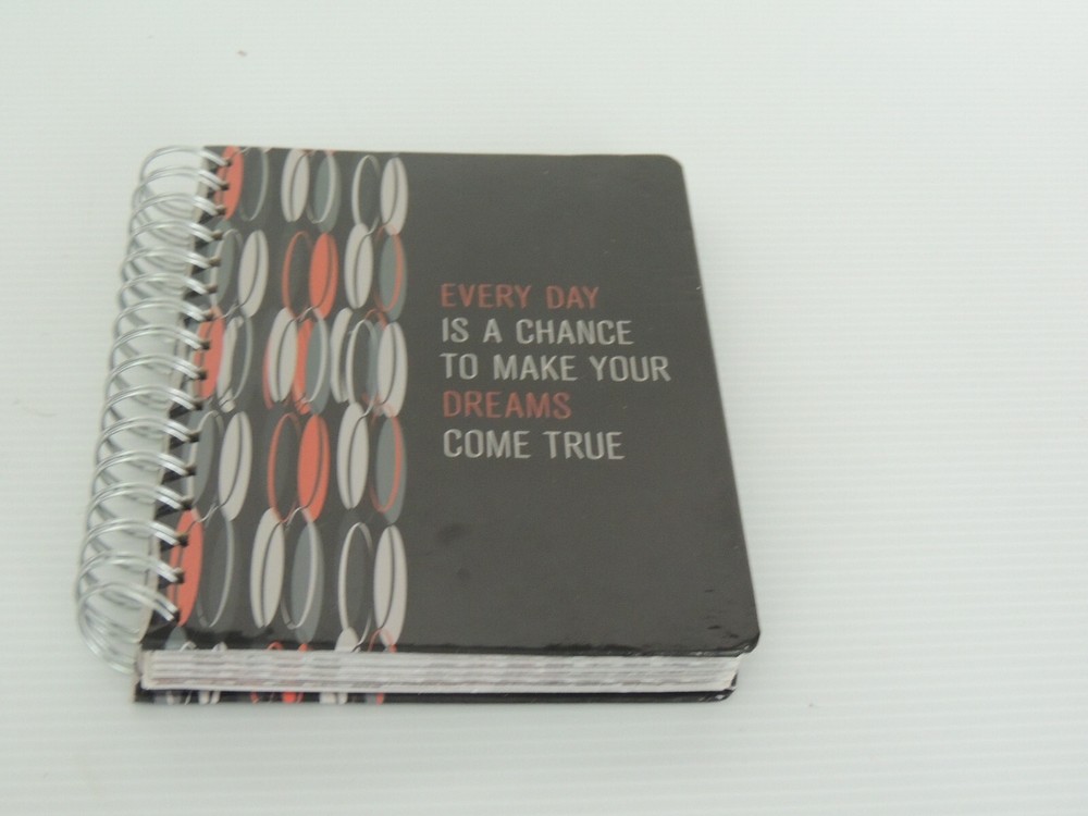 MONTHLY PLANNER  MAKE A CHANGE TO EVERY DAY  MAKE YOUR DREAMS COME TRUE