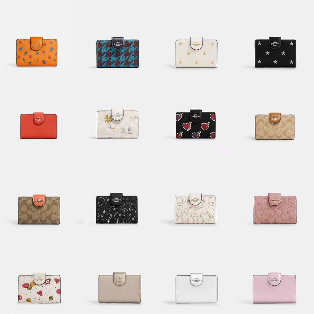 NWT Coach Medium Corner Zip Wallet