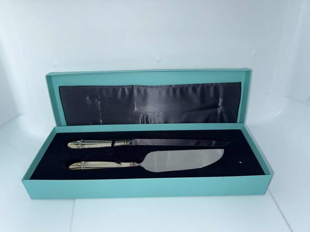 TIFFANY & CO STERLING SILVER KNIFE AND CAKE SET
