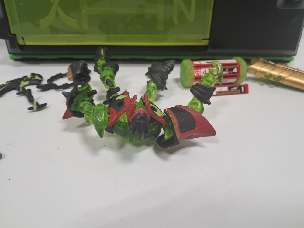 Xevoz - BATTLE ATTACK TRANSPORTER CASE W/ IRON SPECTRE - Complete - Hasbro 2004