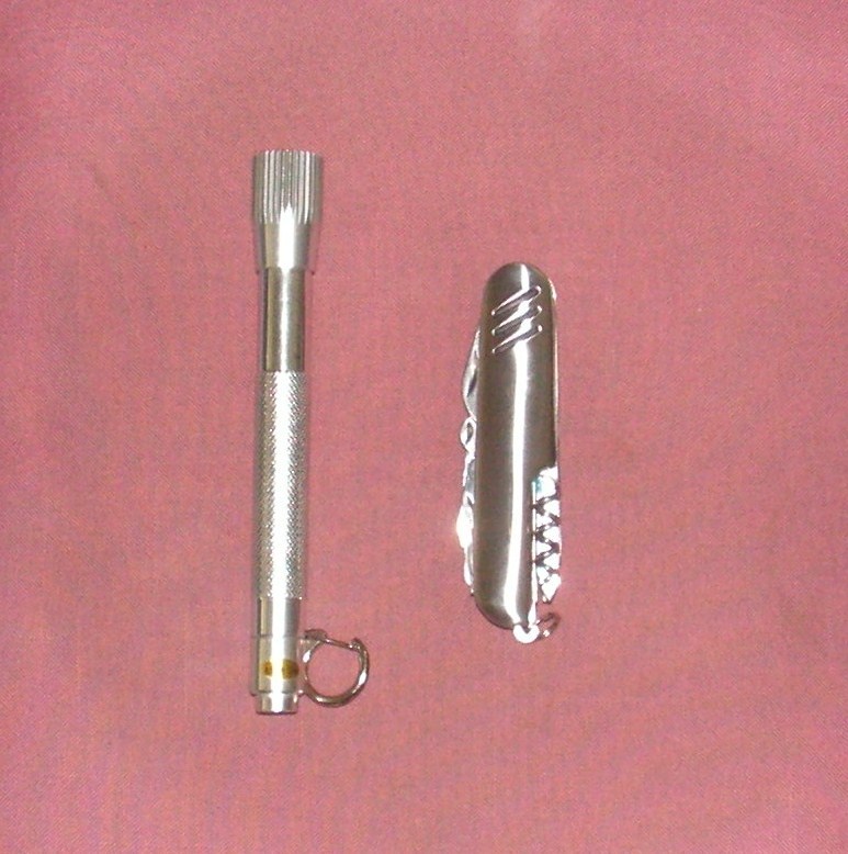 NEW 10 Function Knife and Flashlight Set